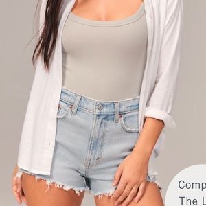 Abercrombie curve love high rise mom shorts in light wash size 27/4